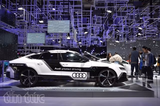 Dàn xe sang lóa mắt tại Paris Motor Show 2016 ảnh 1