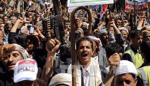 Hàng nghìn người Yemen biểu tình phản đối vụ không kích ở Sanaa ảnh 1