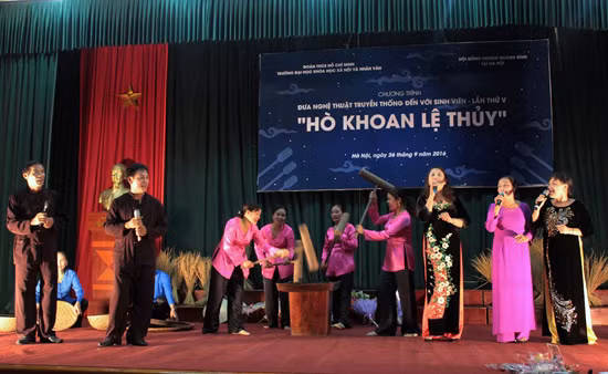 Hò khoan Lệ Thủy từng bước đến với công chúng ảnh 2