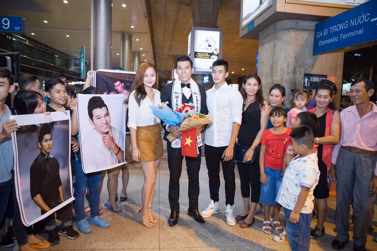 Á vương Đại sứ Hoàn cầu Ngọc Tình ấm áp trong vòng tay gia đình ảnh 8