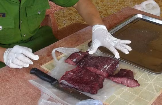 Hà Nội xử lý nạn thịt bò giả ở các chợ đầu mối ảnh 1