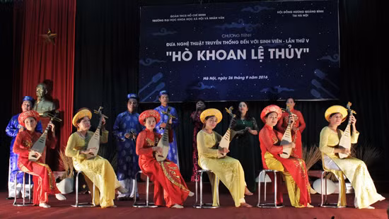 Hò khoan Lệ Thủy từng bước đến với công chúng ảnh 1