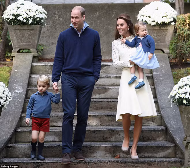 Bóc giá tủ quần áo của Công nương Kate khi tới Canada ảnh 8