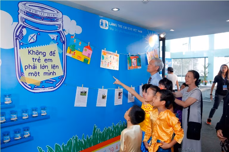 "Lọ đựng yêu thương" cho những trẻ em làng SOS ảnh 4