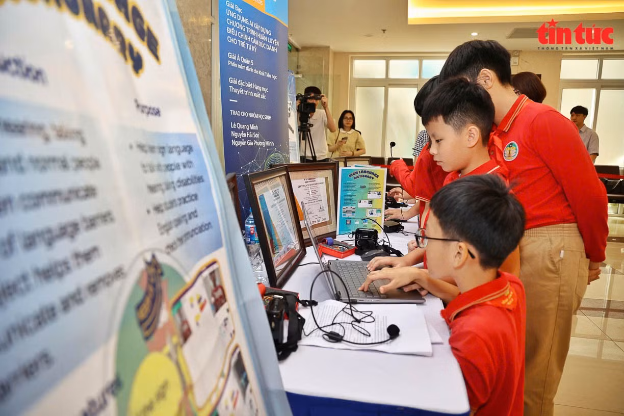 ‘Bình dân học vụ số’: Gieo tri thức, dựng tương lai số