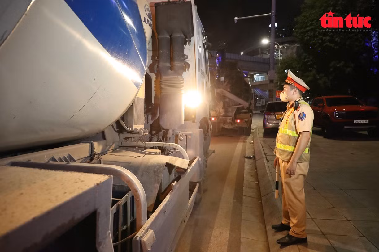 Hà Nội xử phạt nghiêm xe tải, xe bồn che biển số, độ đèn siêu sáng