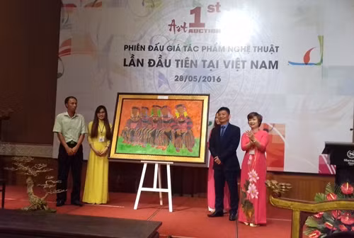 Hơn 6,5 tỷ đồng cho phiên đấu giá tác phẩm nghệ thuật đầu tiên ảnh 1