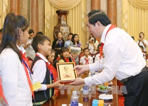 Chăm sóc, giáo dục và bảo vệ trẻ em là vấn đề có tính chiến lược ảnh 2