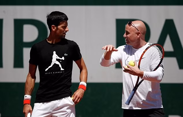 Andre Agassi tập cho Novak Djokovic, làng quần vợt sững sờ ảnh 4
