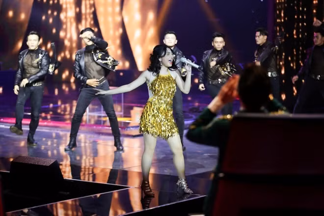 The Voice 2017: Hiền Mai nóng bỏng với bản mashup 'Hold me tonight - Hot' ảnh 6