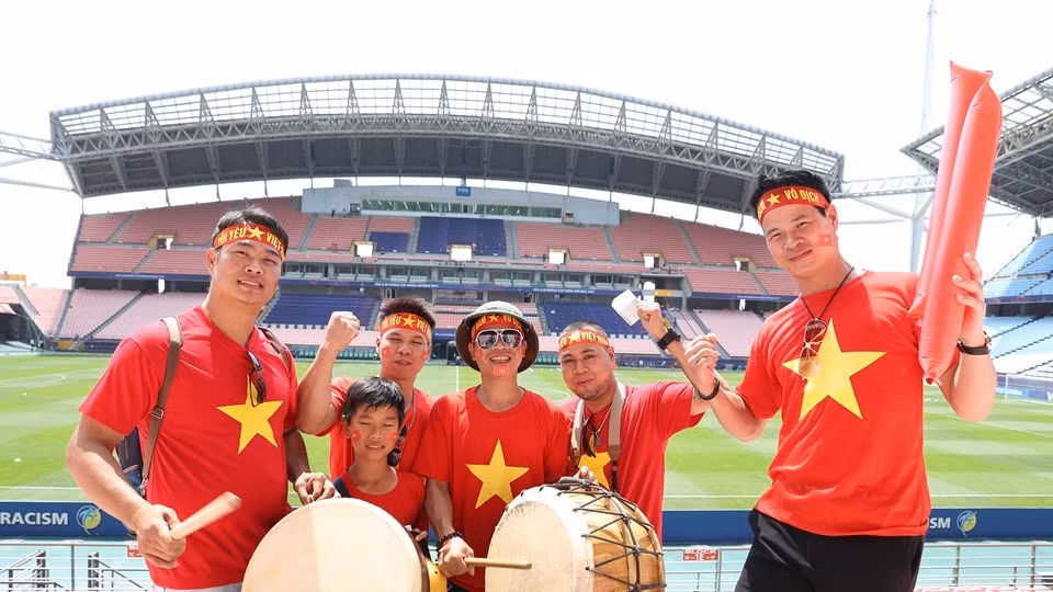 Tràn ngập sắc đỏ tiếp sức cho U20 Việt Nam ảnh 7