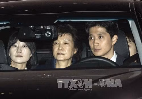 Cựu Tổng thống Hàn Quốc Park Geun-hye bị bắt giữ ảnh 1