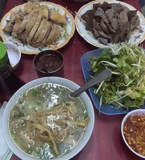 Những quán ăn 'nhỏ mà có võ' ở Sài thành ảnh 2