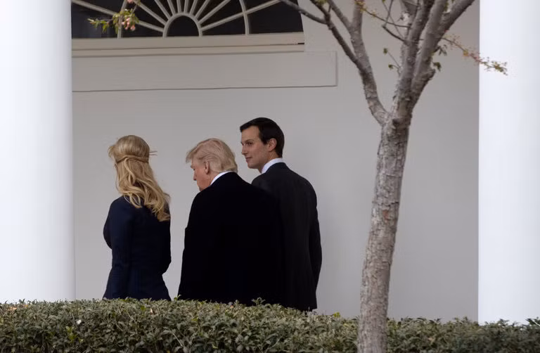 Tổng thống Donald Trump về nước, đối mặt cuộc điều tra nhằm vào con rể ảnh 2