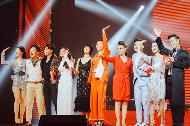 Chung kết 1 The Voice 2017: Ali Hoàng Dương khiến khán giả rơi nước mắt ảnh 1