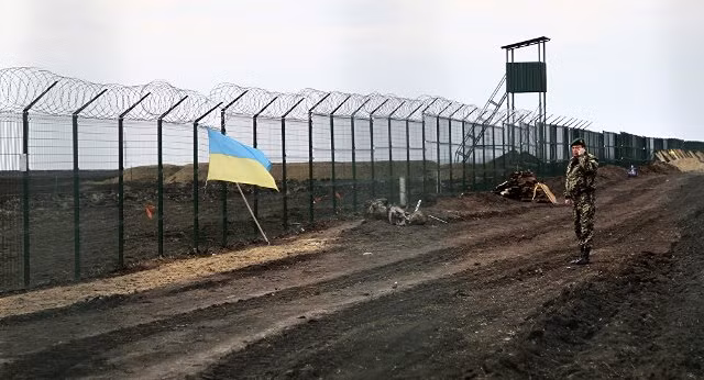 Ukraine dự tính xây ‘tường rào bất khả xâm phạm” dọc biên giới với Nga ảnh 1