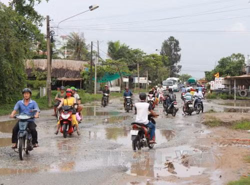 Xe tải chở đất 'tung hoành' trên quốc lộ 91C, Bạc Liêu ảnh 2