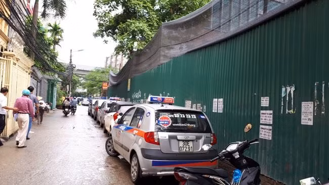 Ngõ 34 Hoàng Cầu (Đống Đa) bị lấn chiếm, nguy hiểm rình rập ảnh 7