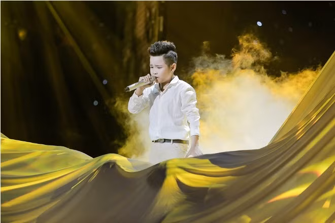 The Voice 2017: Anh Tú hát 'Cát bụi' cùng nữ ca sĩ Cẩm Vân và Nhật Minh ảnh 7
