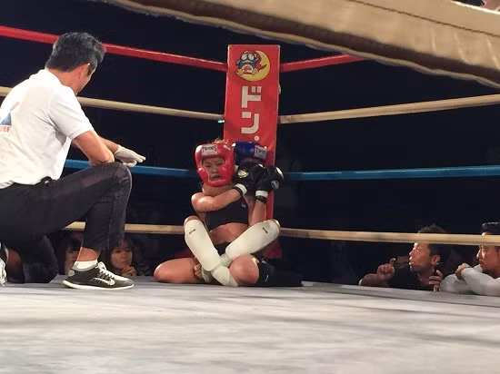 Võ sĩ nhí 12 tuổi siết cổ hạ đo ván đối thủ MMA gấp đôi tuổi ảnh 1