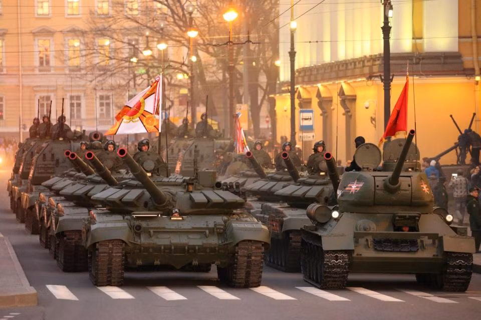Nga tung 100 siêu tăng ‘tàng hình’ T-14 Armata sẵn sàng chiến đấu ảnh 2