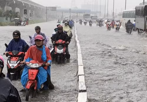 TP Hồ Chí Minh mưa lớn, đường ngập sâu, xe chết máy ảnh 1