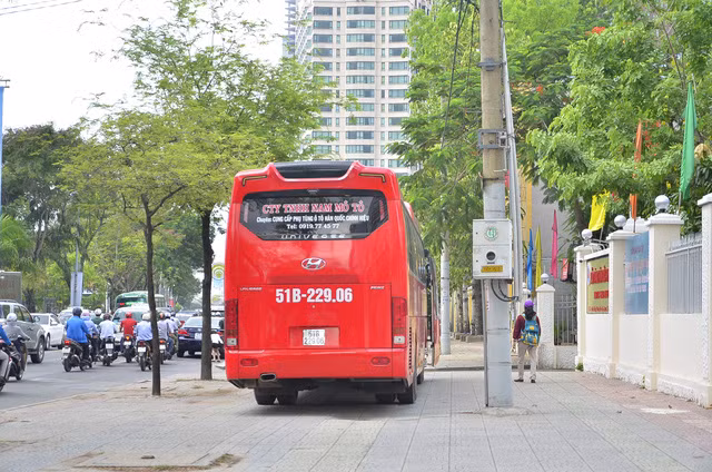 Chiến dịch lập lại trật tự 'chùng xuống', vỉa hè bị tái chiếm 'vô tội vạ' ảnh 9