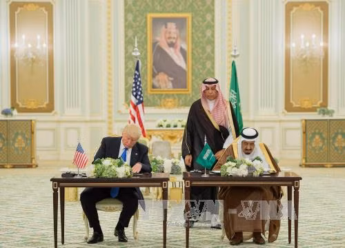 Boeing ký nhiều thỏa thuận quốc phòng và thương mại với Saudi Arabia ảnh 1
