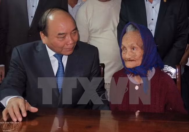 Thủ tướng chỉ thị tăng cường chăm sóc người có công với cách mạng ảnh 1