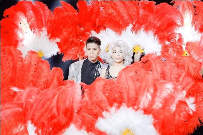 The Voice 2017: Hiền Mai hoá thân dịu dàng trong áo dài trắng tinh khiết ảnh 4