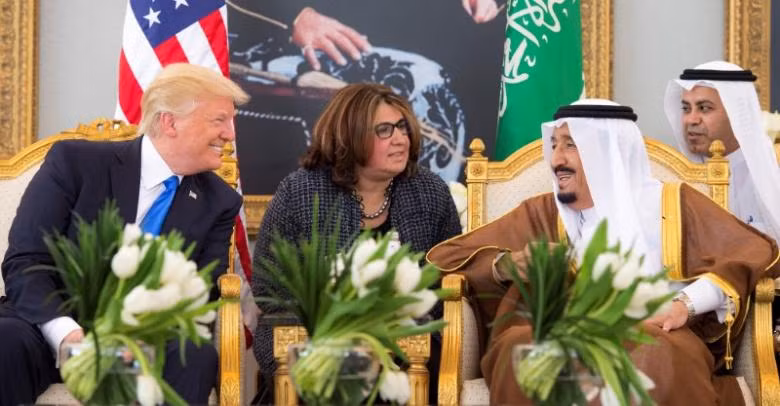 Những hình ảnh nồng ấm Quốc vương Saudi Arabia chào đón Tổng thống Donald Trump ảnh 6