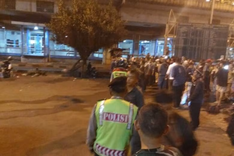 Nổ liên tiếp ở thủ đô Jakarta, đã có thương vong ảnh 1