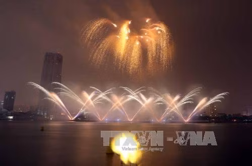 Bữa tiệc ánh sáng đầy bất ngờ trên bầu trời sông Hàn ảnh 2