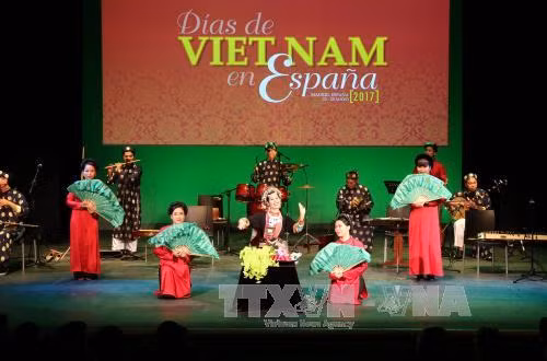 Phó Thủ tướng Phạm Bình Minh khai mạc 'Ngày Việt Nam tại Tây Ban Nha 2017' ảnh 2