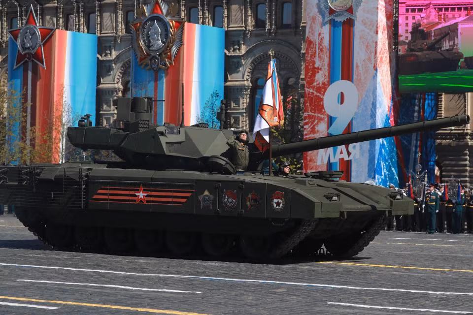 Nga tung 100 siêu tăng ‘tàng hình’ T-14 Armata sẵn sàng chiến đấu ảnh 1