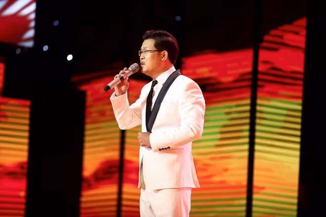 Thần tượng Bolero: Thành Long không thể trộn lẫn khi hát, giành vé của 3 HLV ảnh 3