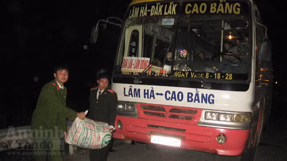 Hà Nội bắt vụ vận chuyển nửa tấn pháo nổ ảnh 1