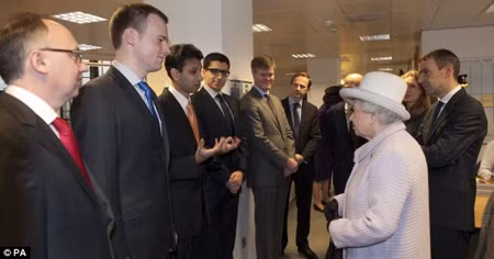 Nữ hoàng Elizabeth thăm kho vàng nước Anh ảnh 5