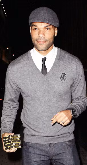 Manchester City: Lescott giải khuây bằng Shisha ảnh 1