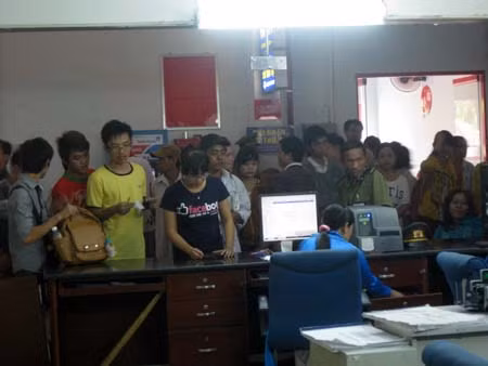 Mua vé tàu Tết: Cảnh giác với vé giả ảnh 1