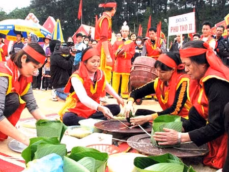 “Giỗ Tổ Hùng Vương- Lễ hội đền Hùng 2012: Tôn vinh các giá trị văn hóa thời đại Hùng Vương ảnh 3