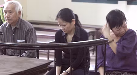 Vào tù vi buôn bán trẻ sơ sinh ảnh 1