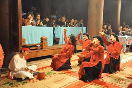 “Giỗ Tổ Hùng Vương- Lễ hội đền Hùng 2012: Tôn vinh các giá trị văn hóa thời đại Hùng Vương ảnh 4