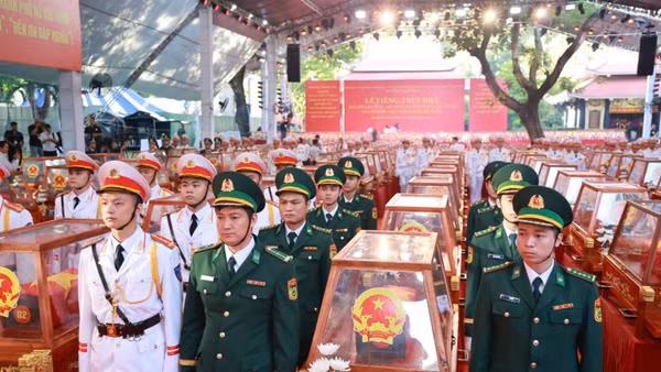 Trang nghiêm lễ viếng, truy điệu và an táng 731 hài cốt liệt sĩ