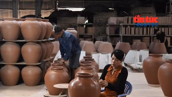 Du lịch trải nghiệm góp phần giữ lửa làng nghề gốm truyền thống