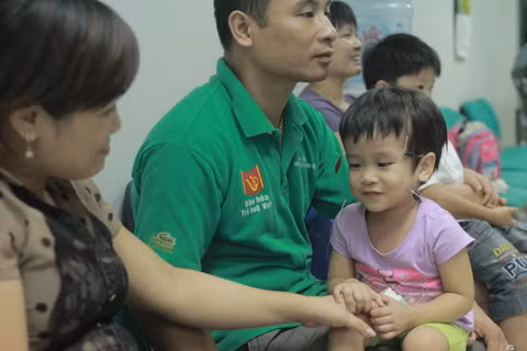 "Thần" châm cứu và những bệnh nhi ảnh 11