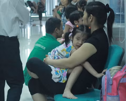 "Thần" châm cứu và những bệnh nhi ảnh 1