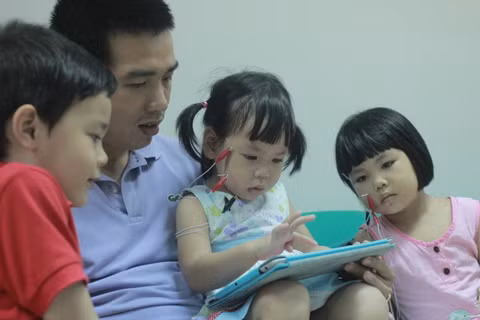 "Thần" châm cứu và những bệnh nhi ảnh 10