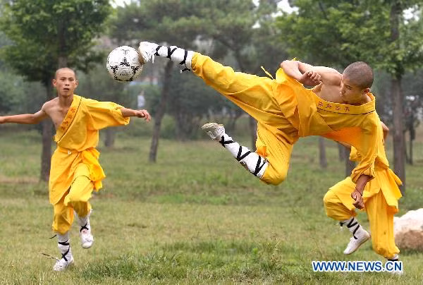 Võ sinh Thiếu lâm chơi túc cầu ảnh 4