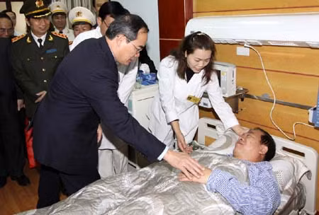 Hoạt động kỷ niệm Ngày Thầy thuốc Việt Nam (27/2) ảnh 1